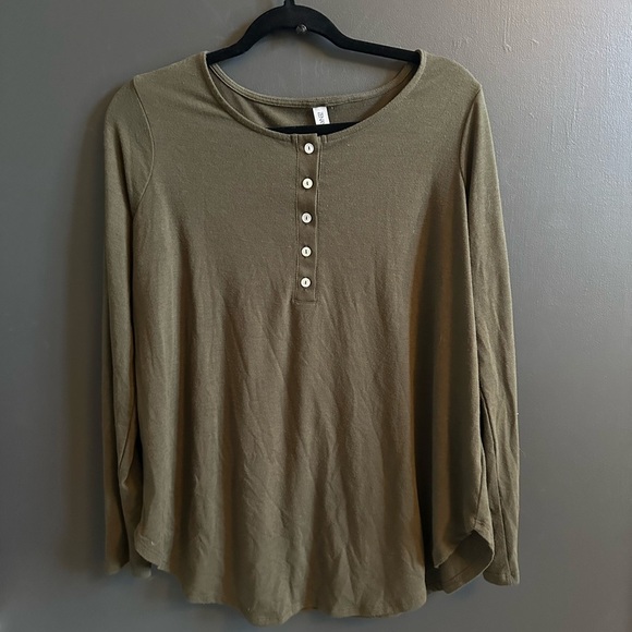 Zenana Premium Tops - Olive Green Long Sleeve Henley Top | Women’s Medium